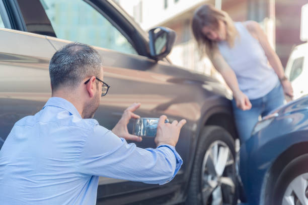 Professional Car Insurance Near Me technician working in La Cañada Flintridge, CA